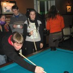 YouGend spielt Billard